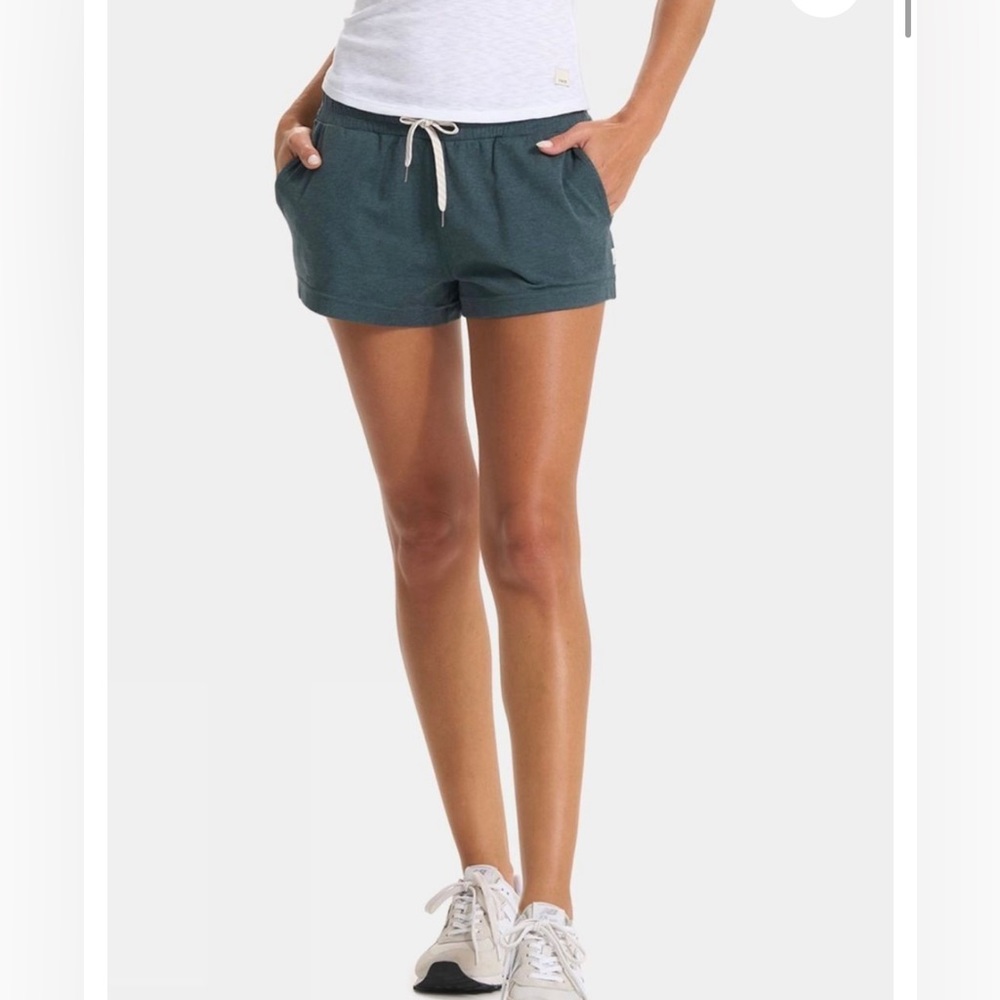 Vuori Halo Performance short stone Heather size medium
